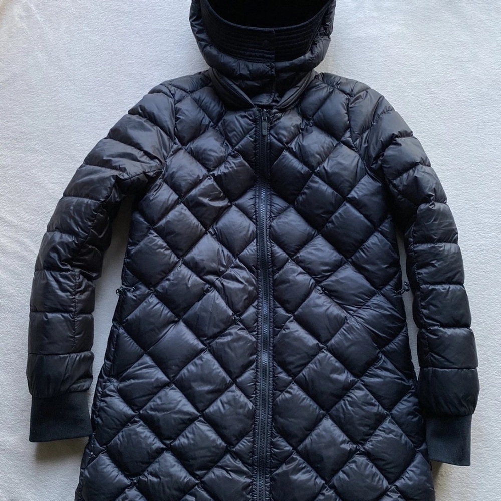 LULULEMON NO SHIVERS BOMBER PARKA~SZ 2 BLACK~700 GOOSE
DOWN~HOOD~REVERSIBLE